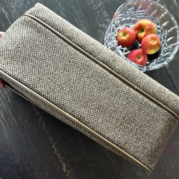 Tweed Hartmann carry on - Picture 5 of 8